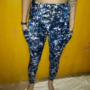Shosho Navy and White Abstract Leggings